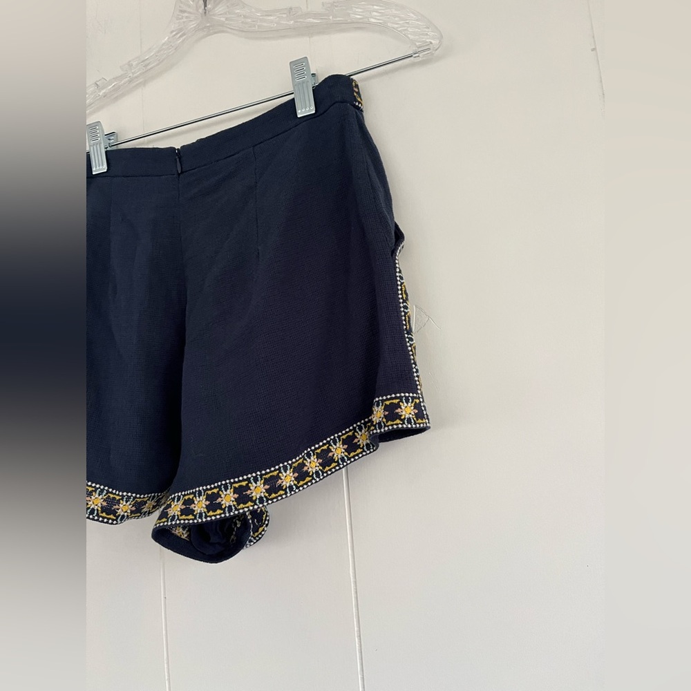 NWT The Clothing Company Embroidered Shorts Size Small - Picture 7 of 10